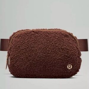Lululemon Everywhere Belt bag 1L